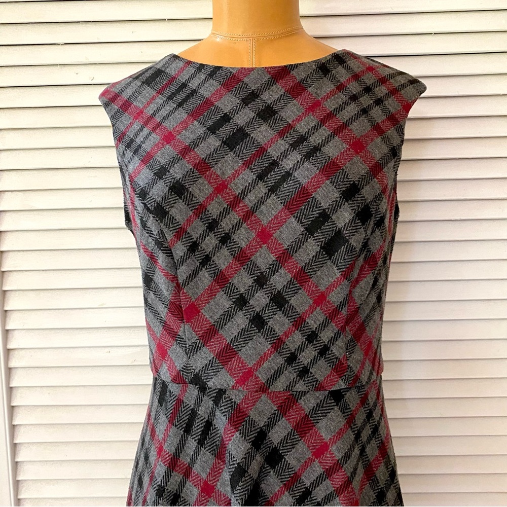 Maggy London Dress Womens size 4 Gray Plaid Sleeveless Fit & Flare Office Party - Picture 2 of 8